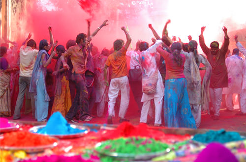 Outsorced: Holi