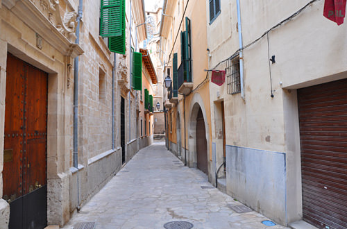 Narrow Palma Street