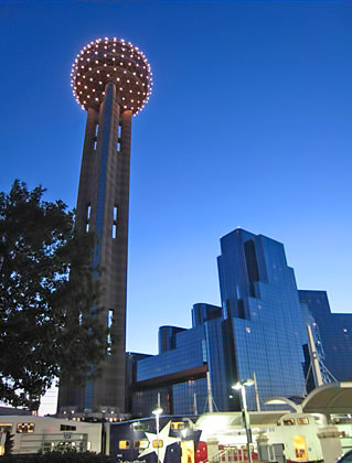 Dallas Reunion Tower at night