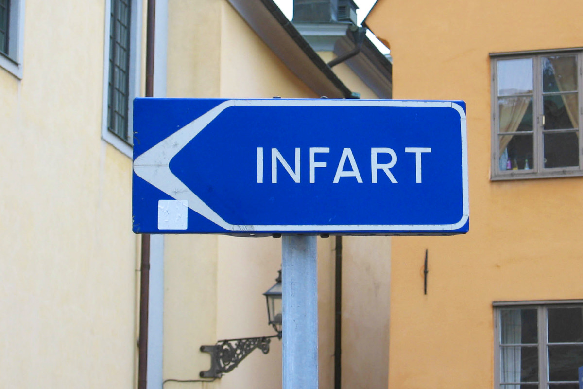 Sign which says INFART!