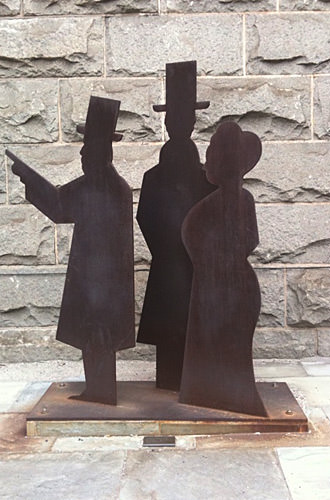 Brooklyn Bridge Creators Statue