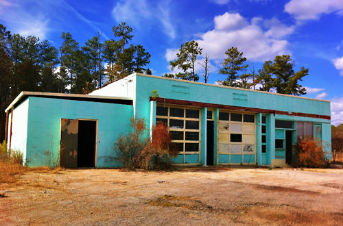 Abandoned Pretty Blue Building in Woodbury