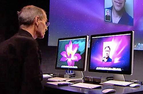 Steve Jobs Does FaceTime