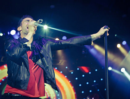 Levine in concert with Maroon 5