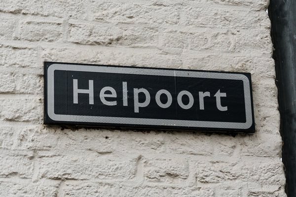 Helpoort Sign