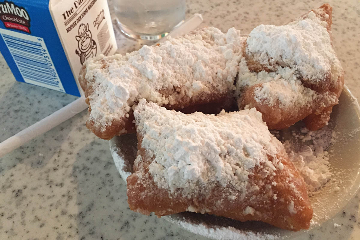 Beignets at Cafe du Monde