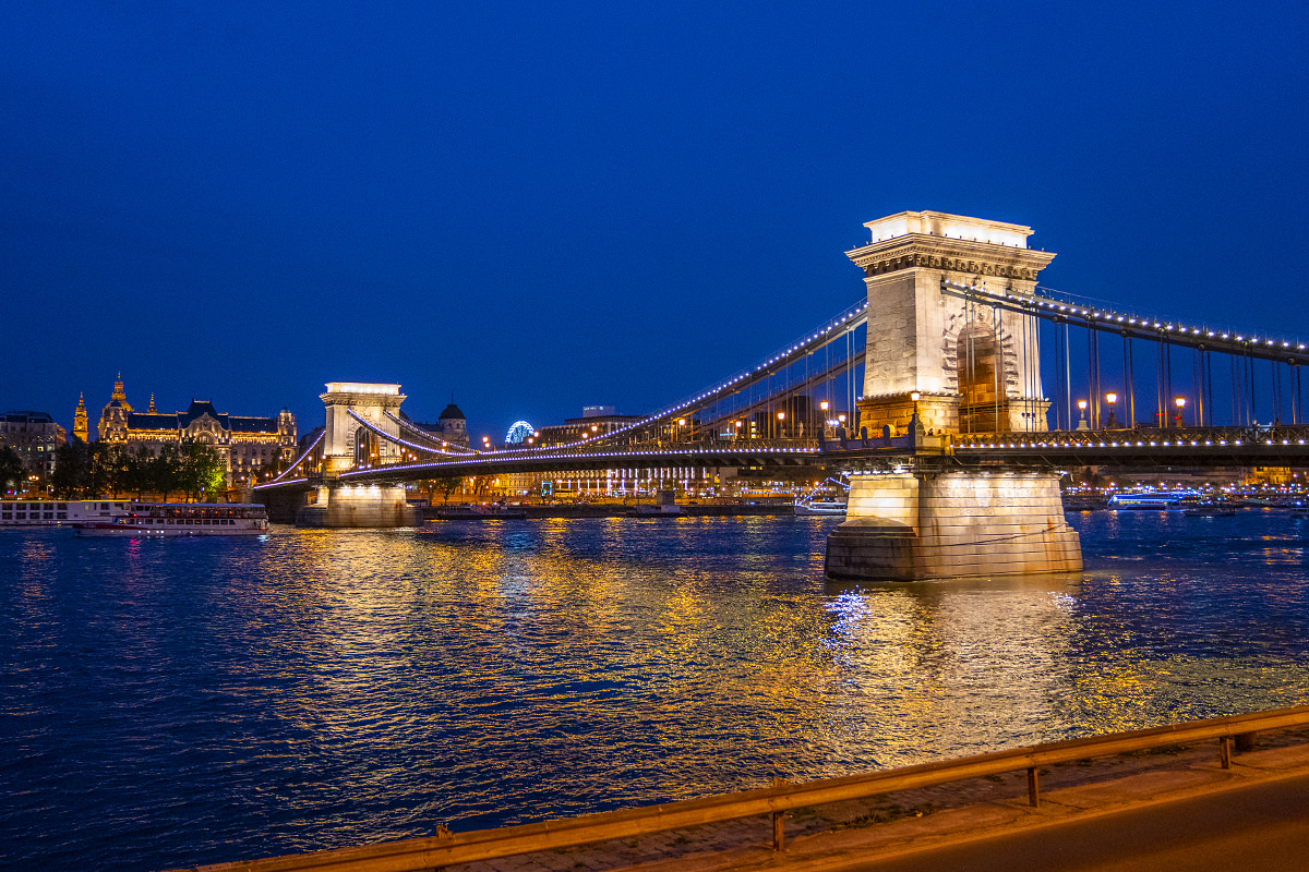 Chain Bridge at night in Budapest