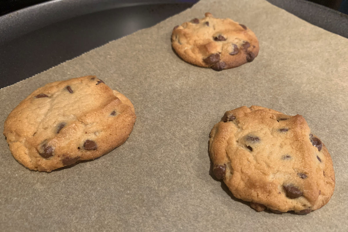 Gorgeous fresh overn-baked cookies from a bag of dough.