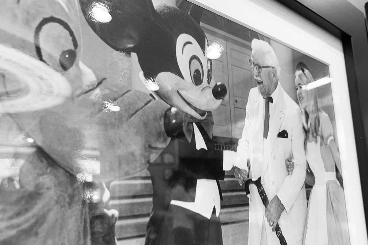 Colonel Sanders meets Mickey Mouse in an old photo at KFC!