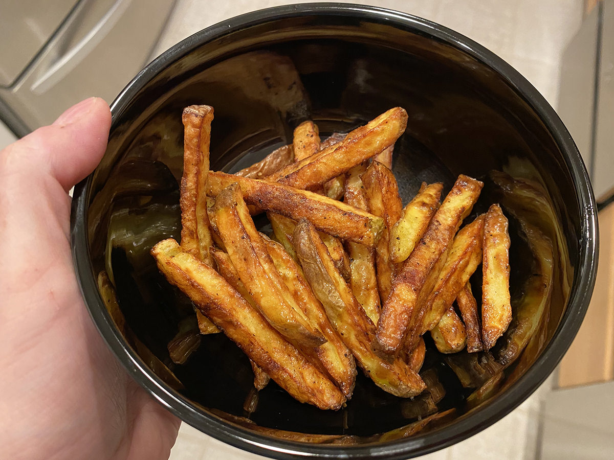 Beautifully air-fried French fried potatoes in a bowl.