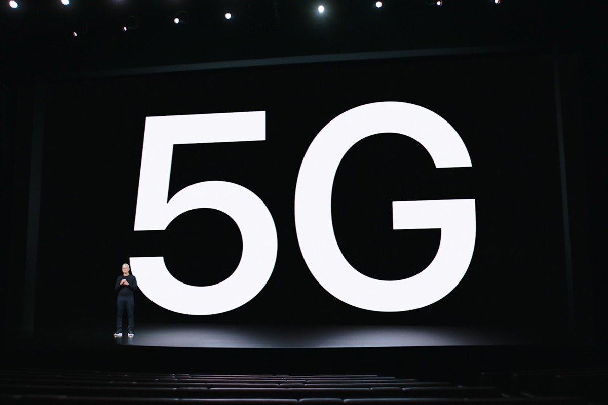 Zooming in on Tony Tim Cook in front of a MASSIVE 5G screen.
