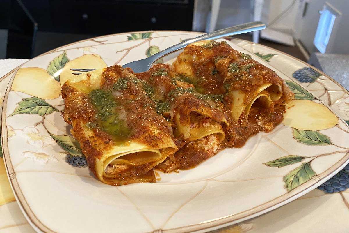 My dinner... lasagna rolls.