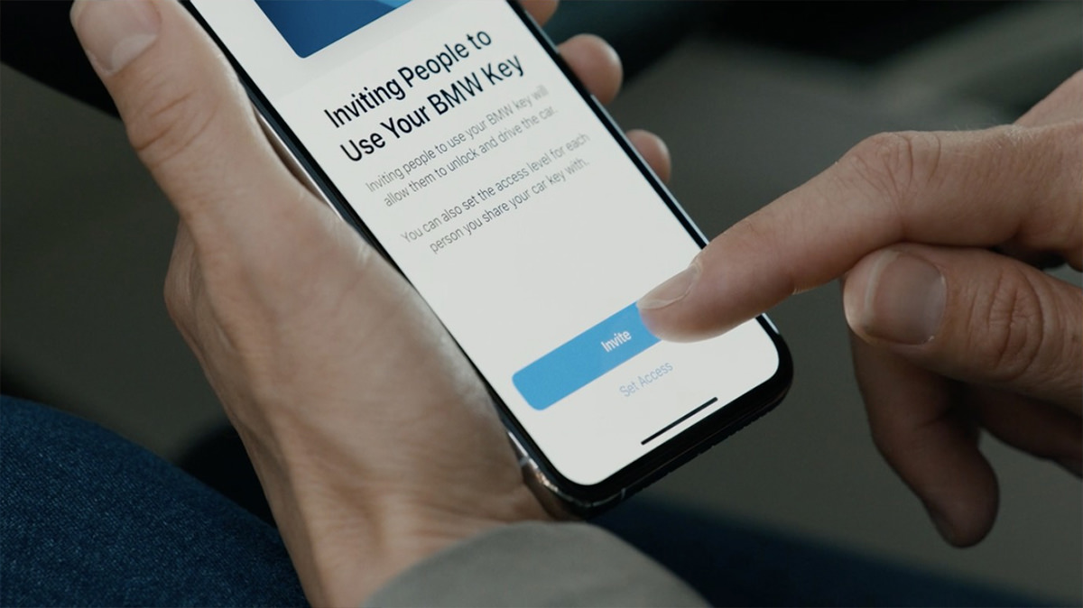 Messaging a BMW digital key.