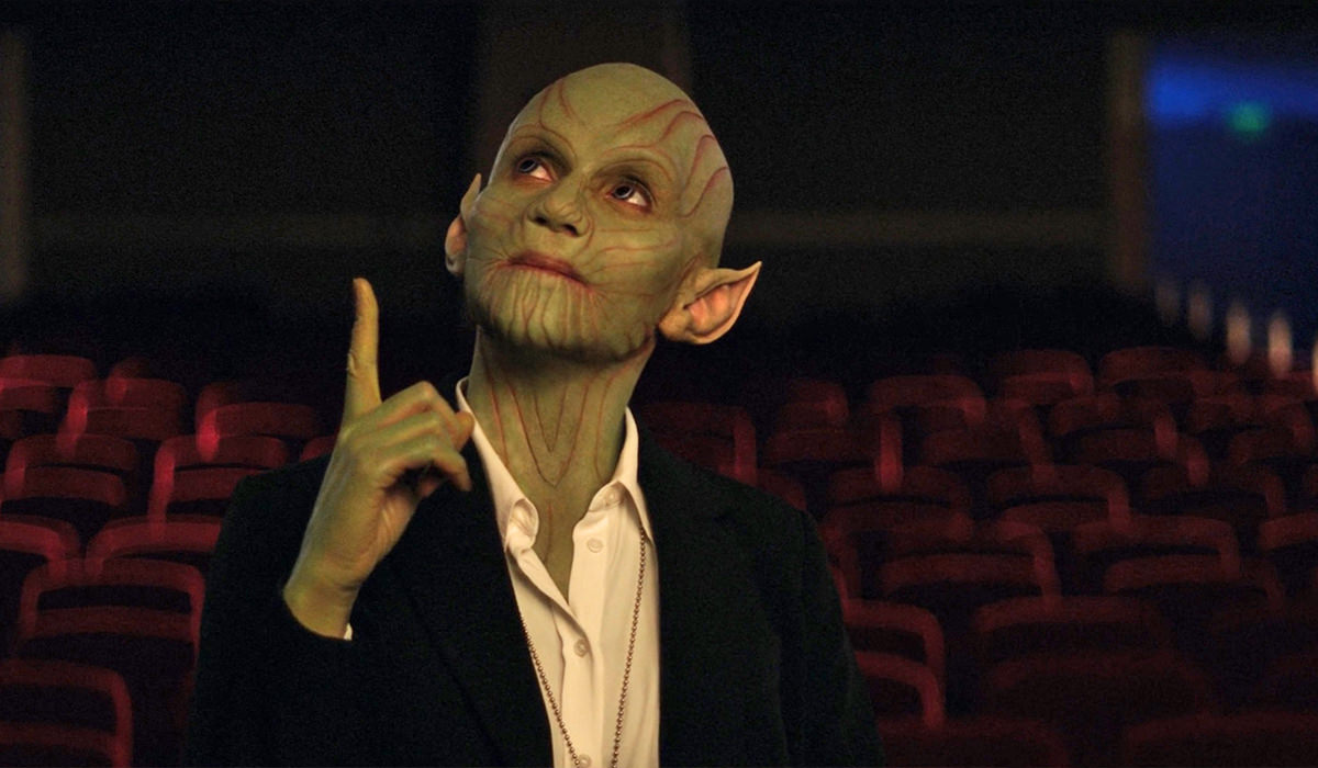 A female Skrull pointing up to the heavens.