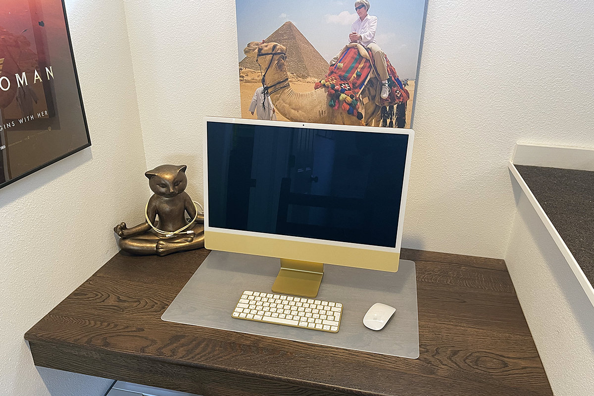 My new iMac sitting on my desk.