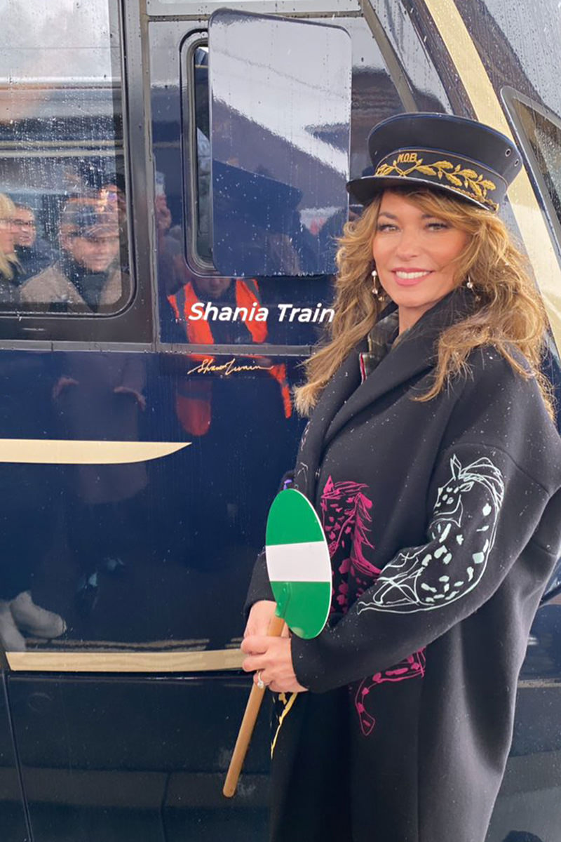 Shania Twain in front of Shania Train!