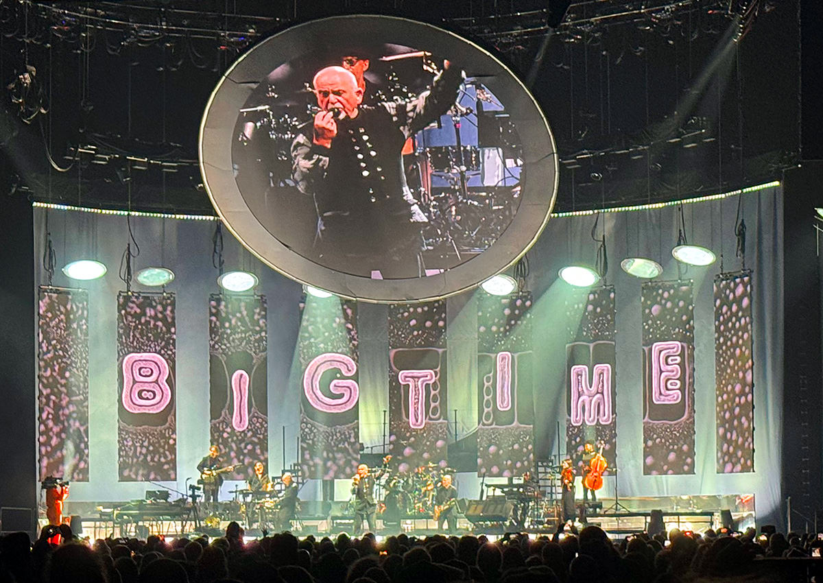 Peter Gabriel singing Big Time.