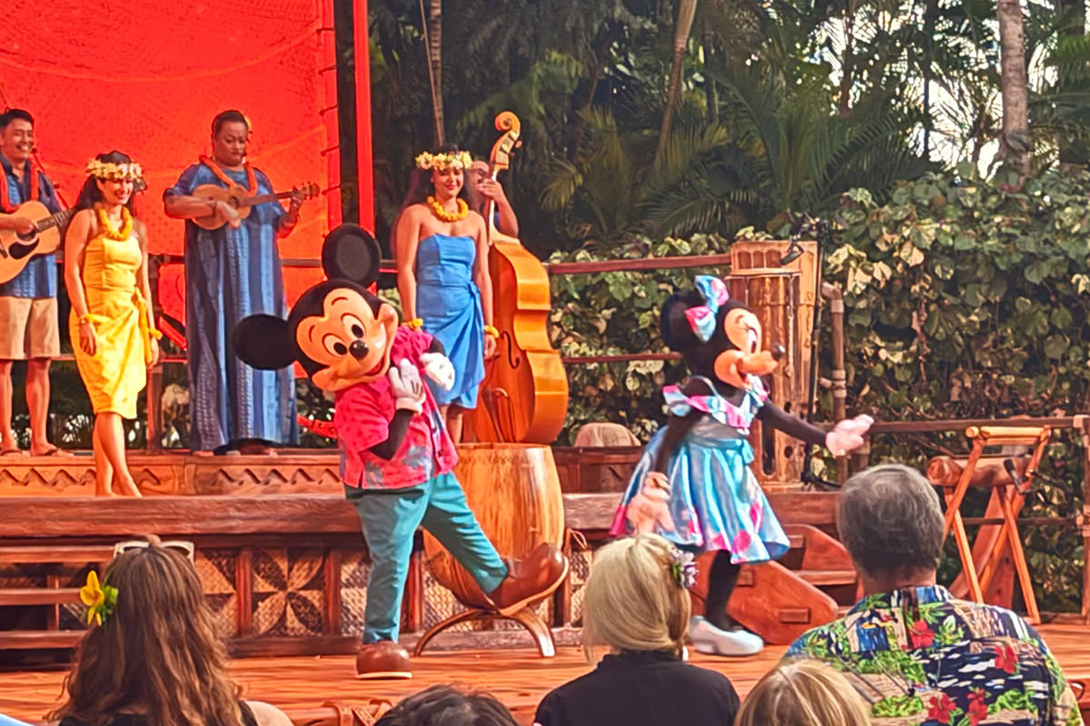 Mickey and Minnie at Aulani Lū‘au