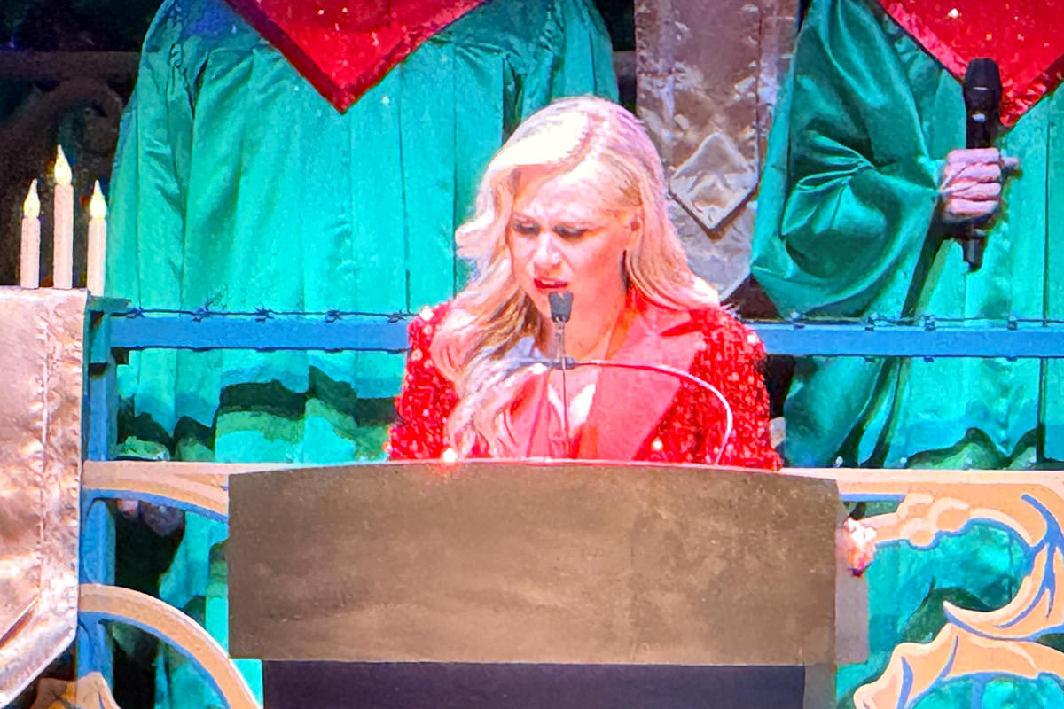 Ashley Eckstein narrating