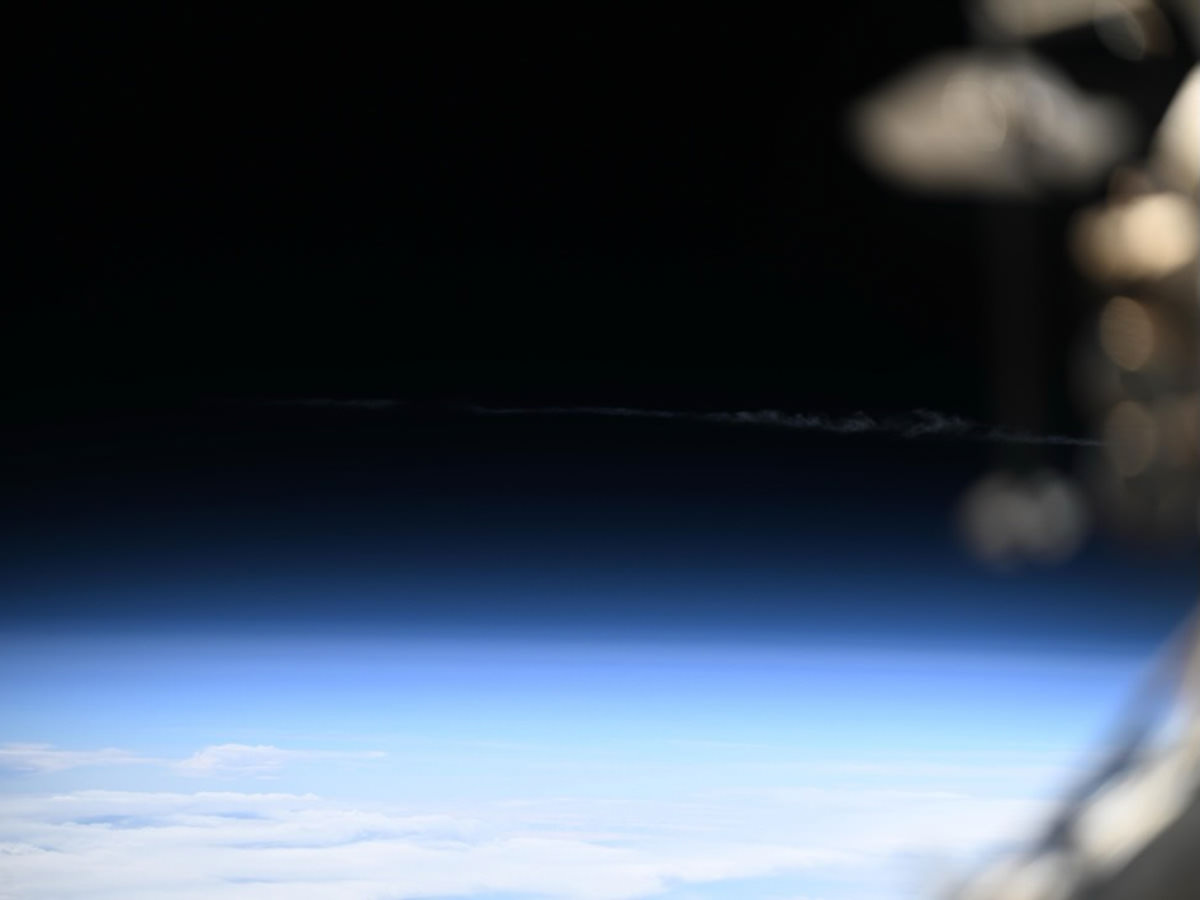 A faint trail of the Orion capsule