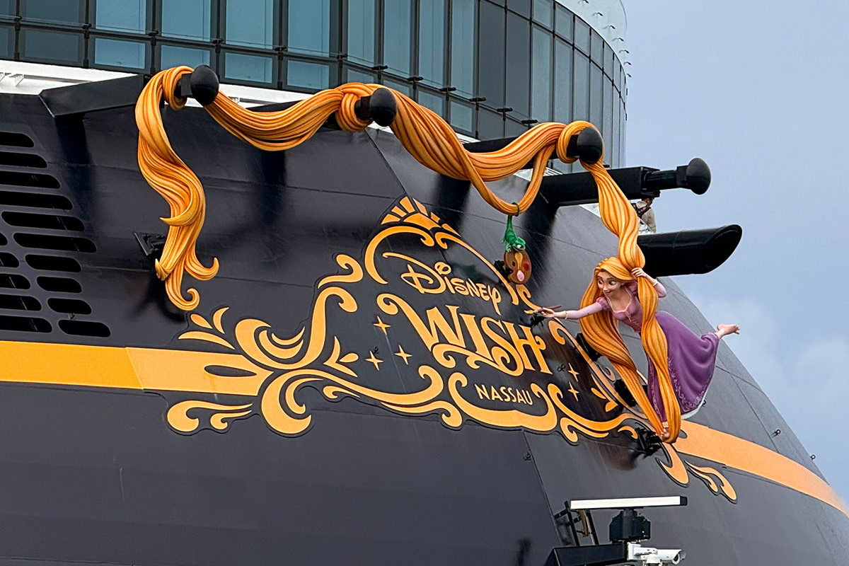 The back of the wish with a Rapunzel statue