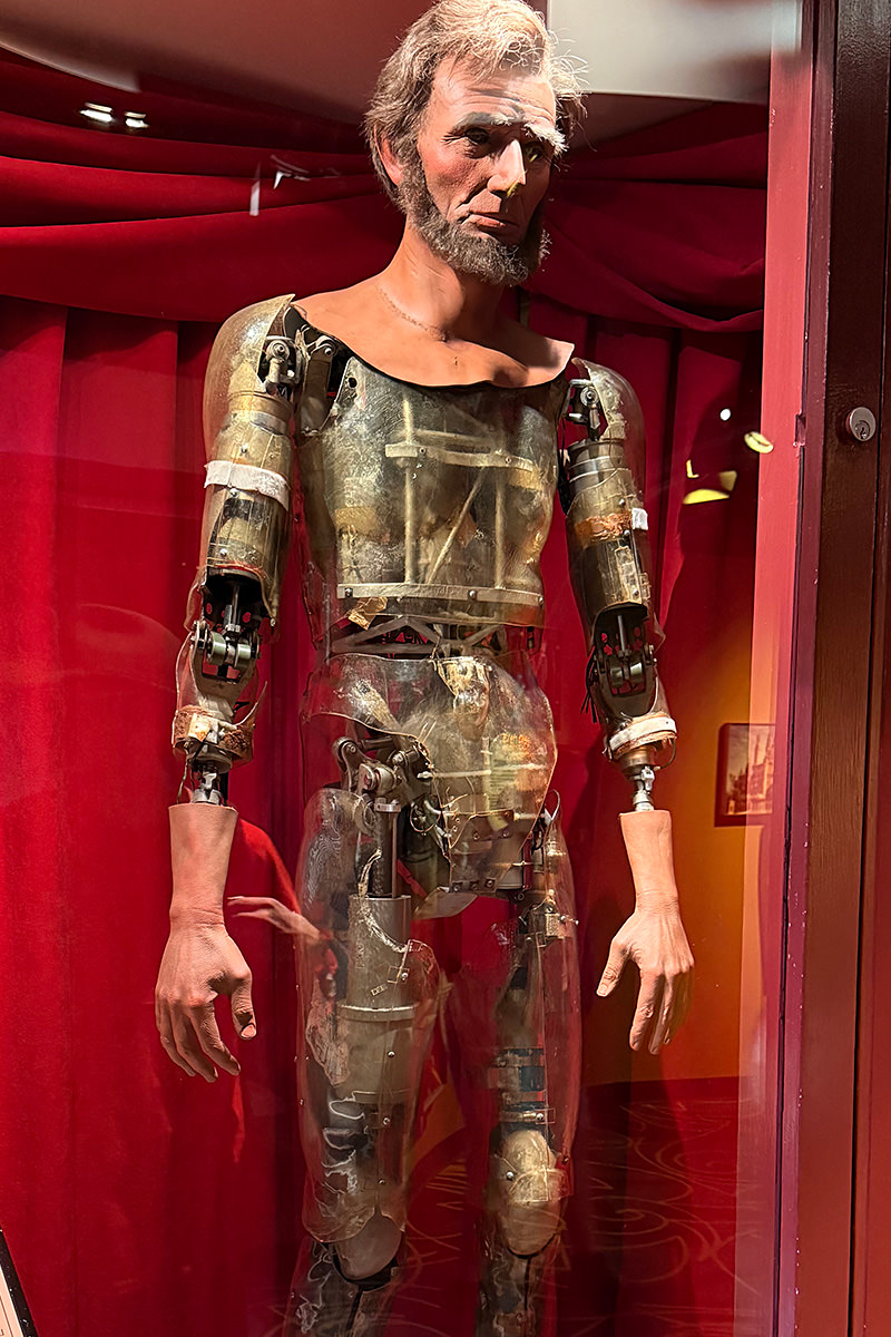 Abe Lincoln animatronic... sans skin