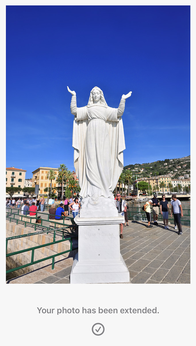 Extended photo of a statue of the Madonna.